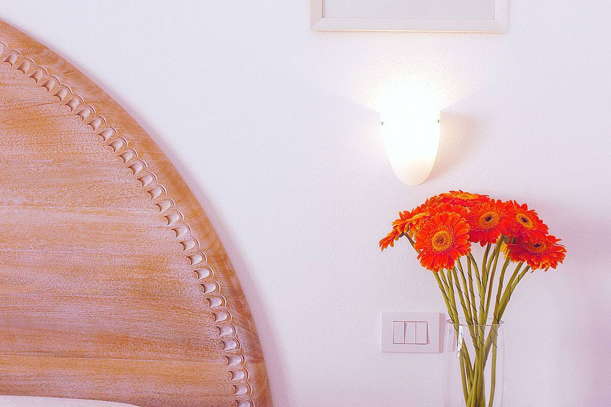 select comfort beds, minibar, in-room safe, desk