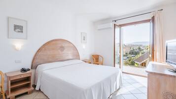 Select Comfort -patjalliset sängyt, minibaari, tallelokero huoneessa