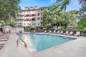 2 outdoor pools, open 10 AM to 10 PM, pool umbrellas, pool loungers - Royal Dunes Resort (Hilton Head Island)