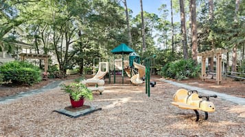 Tempat bermain anak - outdoor
