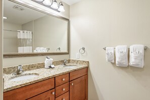 Condo, 3 Bedrooms | Bathroom | Hair dryer, towels - Royal Dunes Resort (Hilton Head Island)