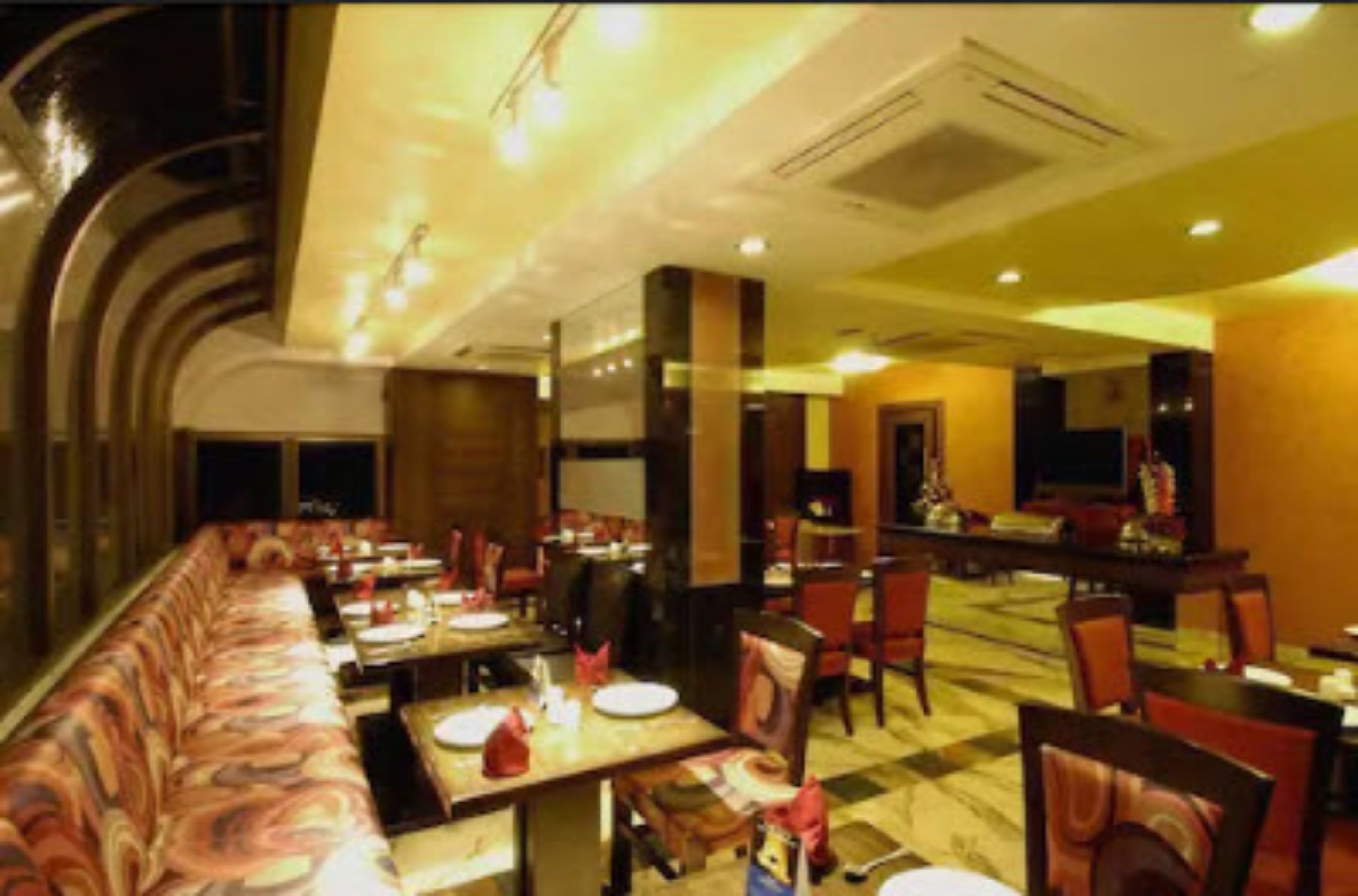 breakfast, lunch, dinner served; garden views