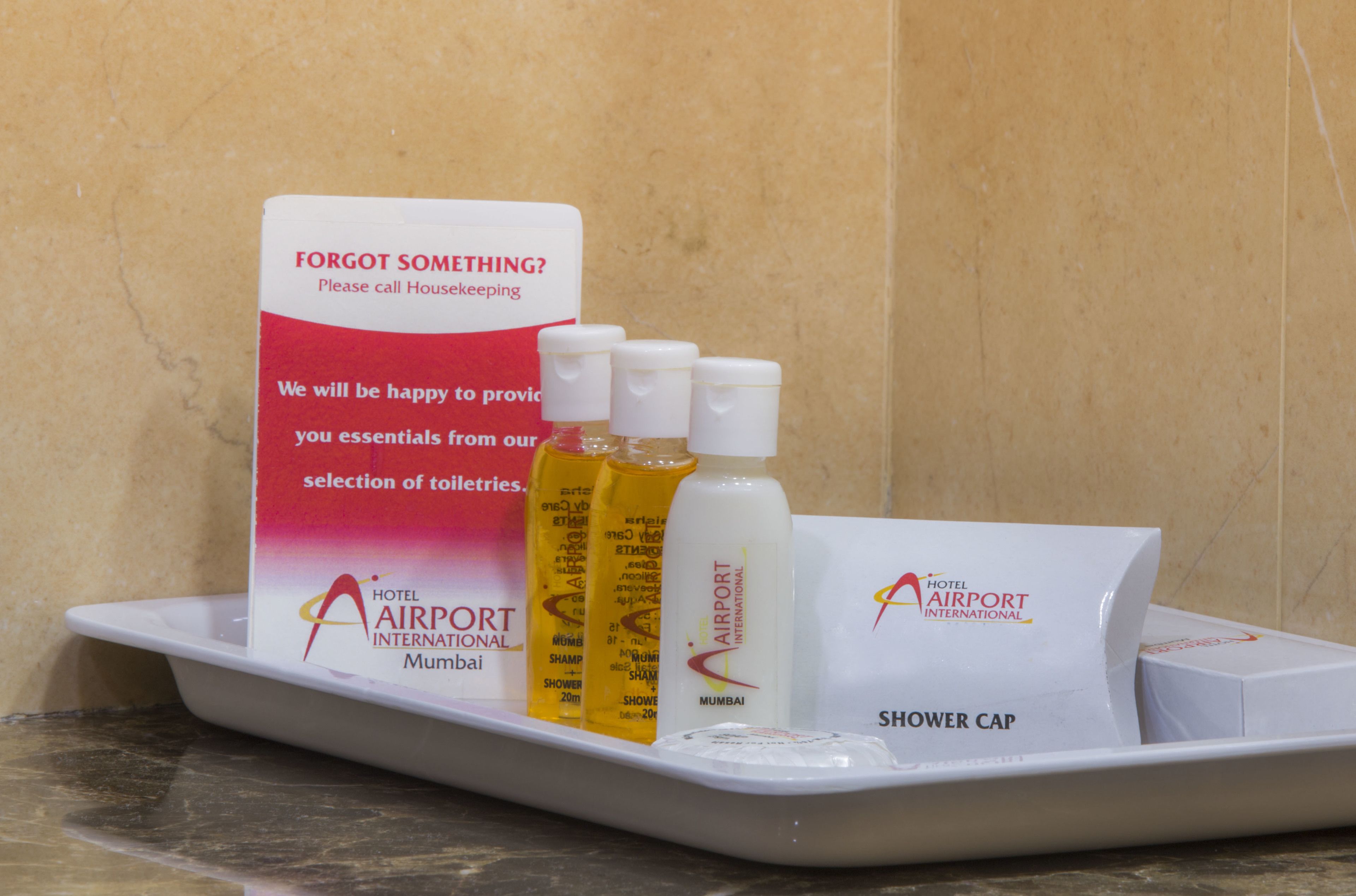 rainfall showerhead, free toiletries, towels