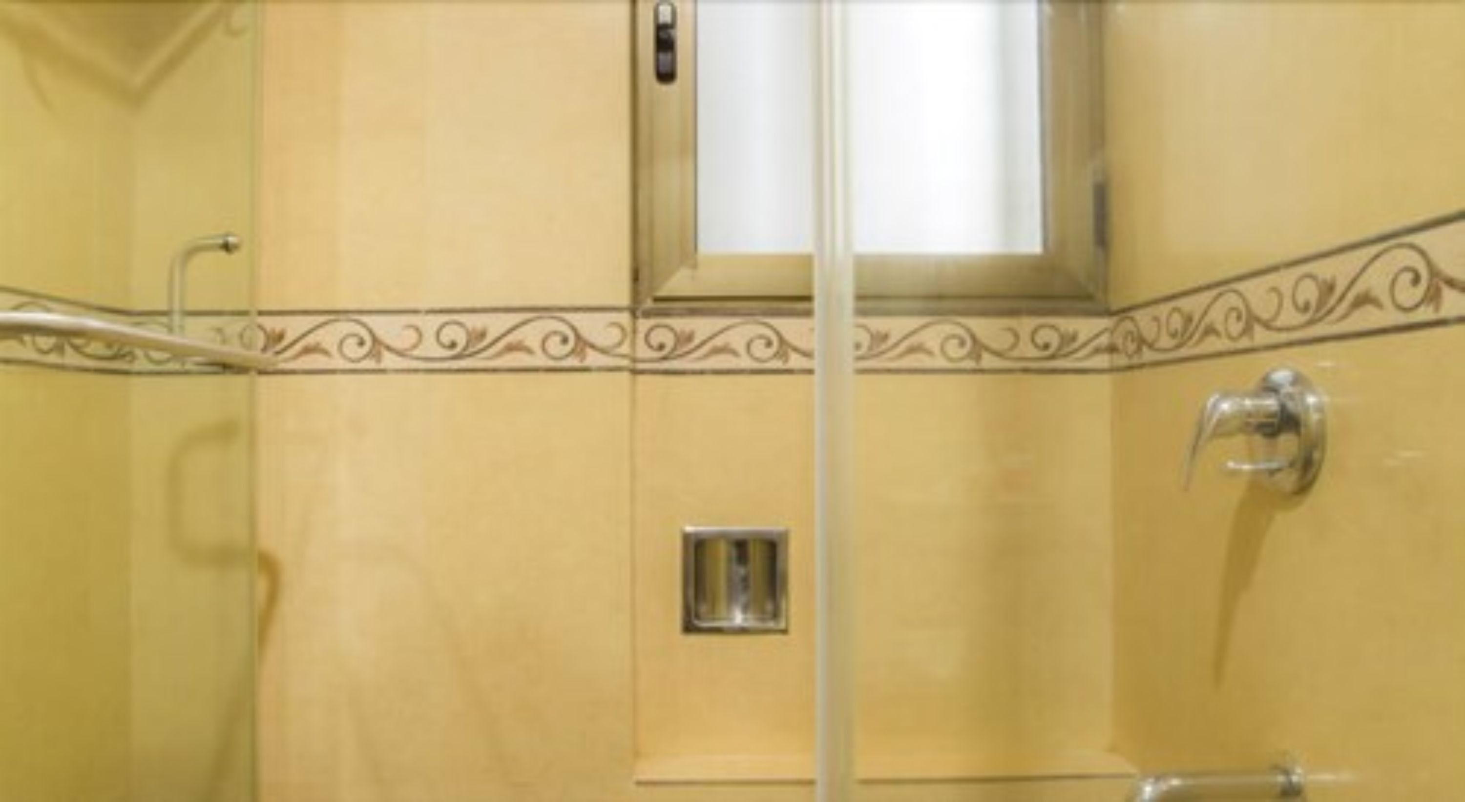 rainfall showerhead, free toiletries, towels