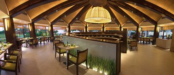 Daily buffet breakfast for a fee