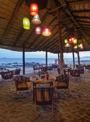 4 restaurants, breakfast, lunch, dinner served; international cuisine
