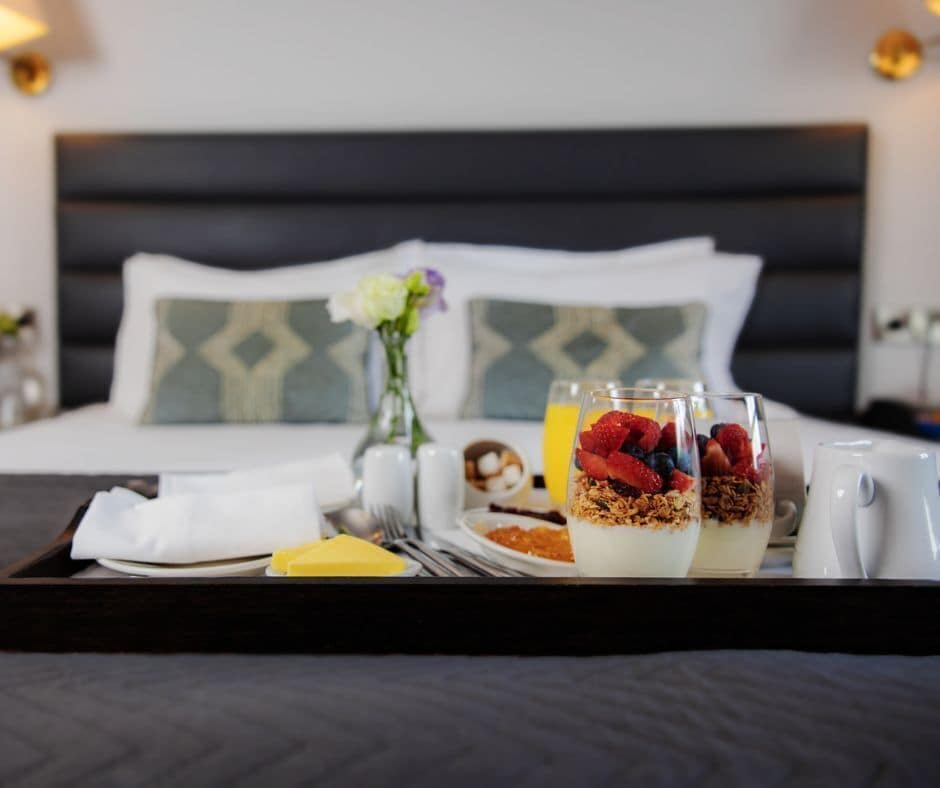 Dobbeltrom – superior | Individuelt innredet, skrivebord og skrivebord for bærbar PC