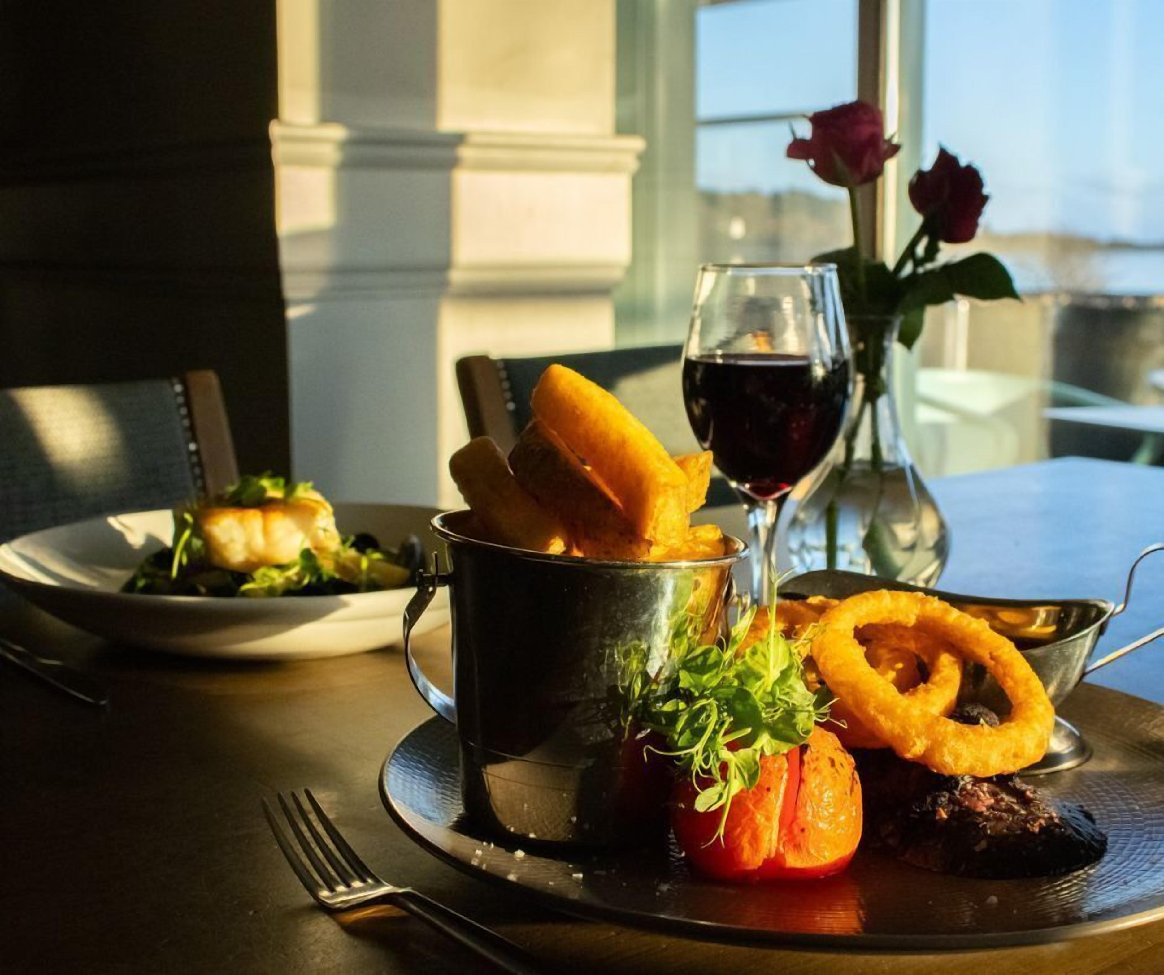 Breakfast and dinner served