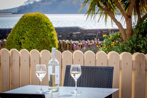 供应早餐和晚餐