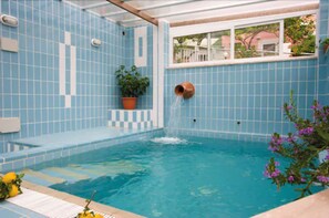 Indoor pool, seasonal outdoor pool, pool umbrellas, sun loungers - Hotel Bel Tramonto (Casamicciola Terme)
