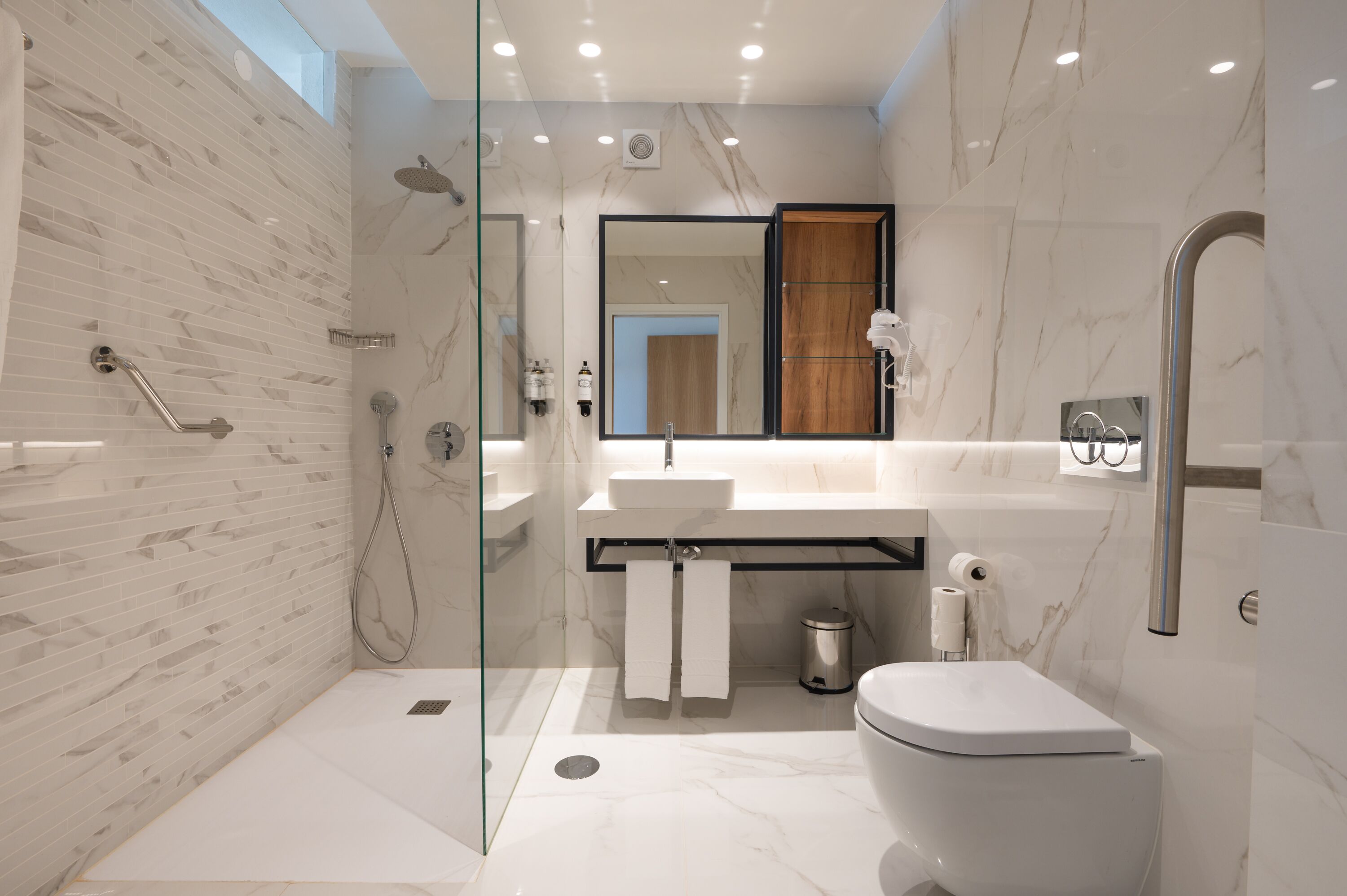 family apartment, balcony, sea view | bathroom | free toiletries, hair dryer, bidet, towels