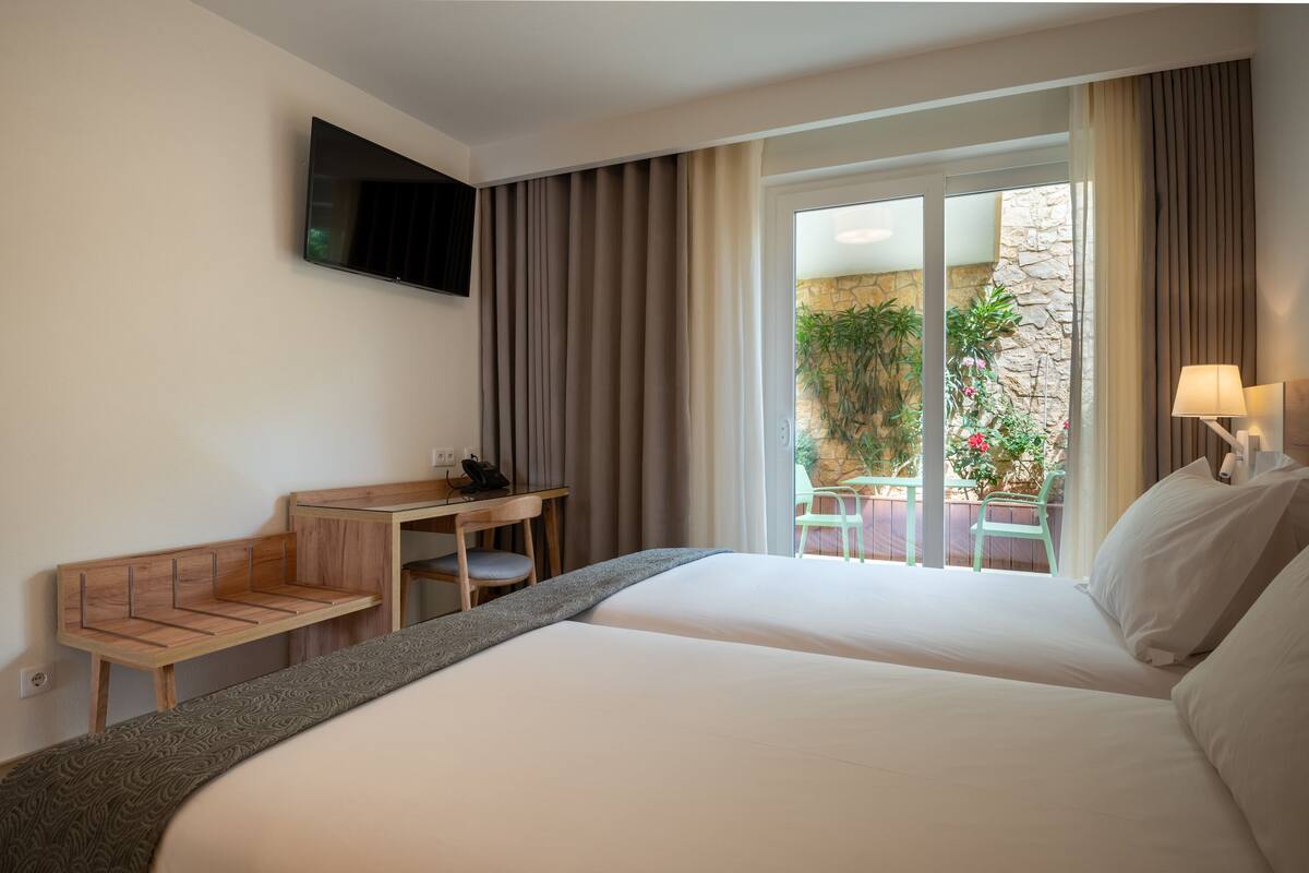 superior apartment, balcony, pool view (with balcony or terrace) | 1 bedroom, in-room safe, desk, laptop workspace