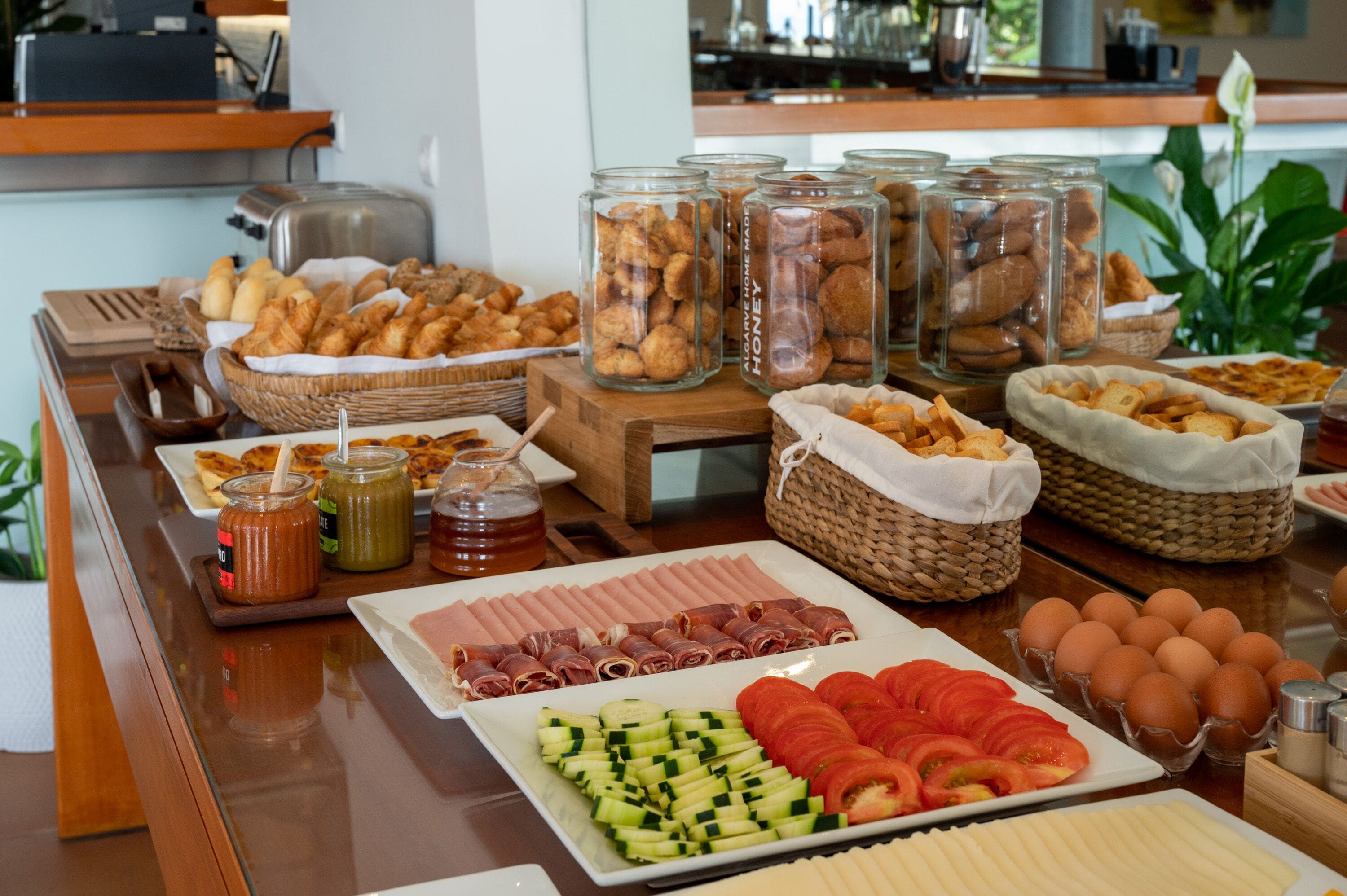 daily buffet breakfast (eur 17 per person)