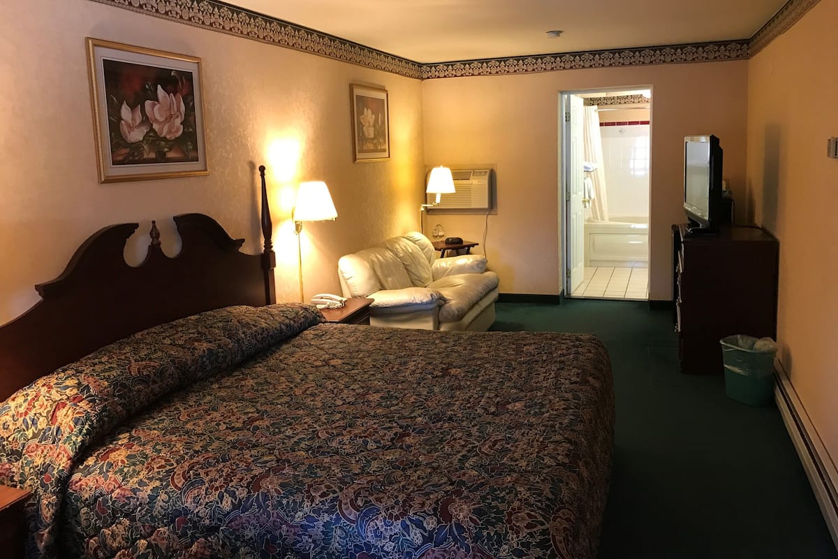 Blackout drapes, WiFi (free), bed sheets