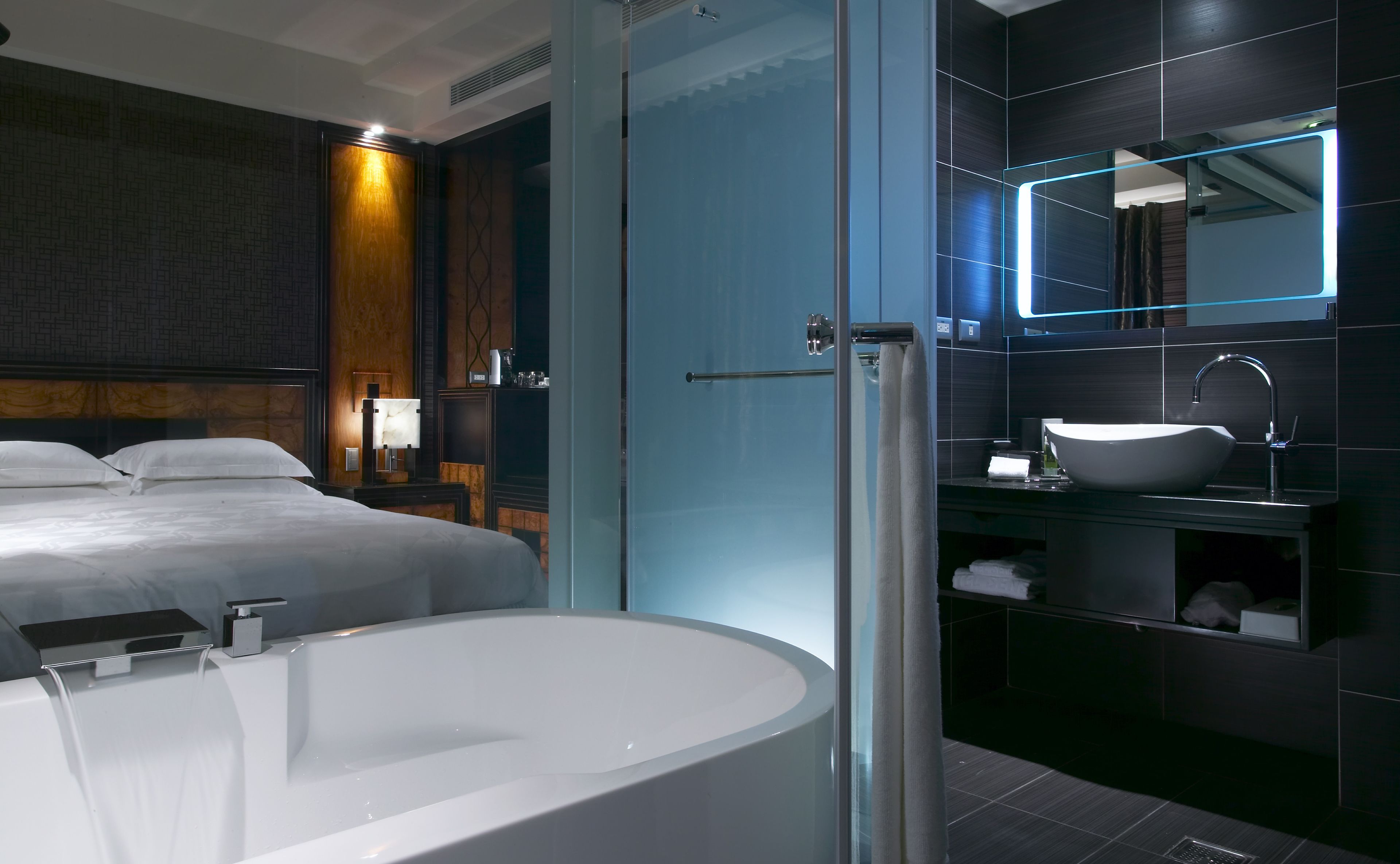Separate tub and shower, rainfall showerhead, free toiletries