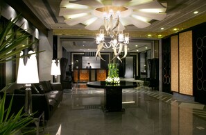 Lobby sitting area - Hotel Xinshe Linsen (Taipei)