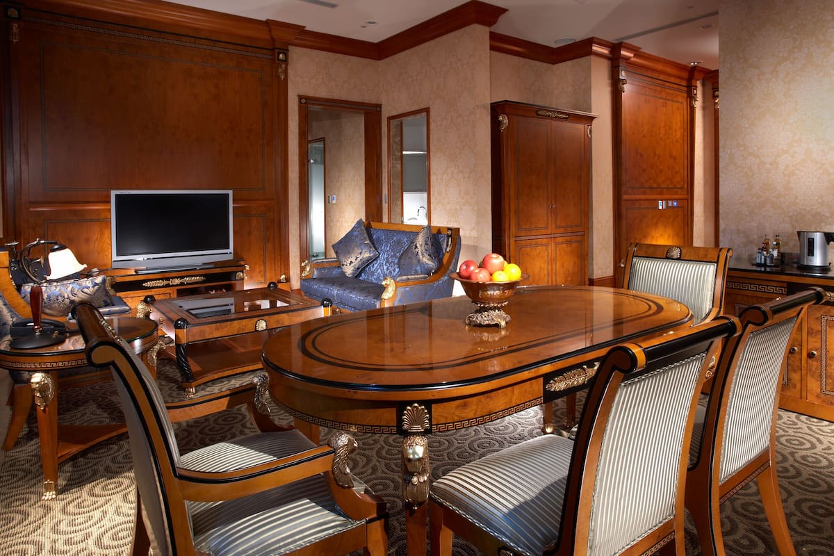 Suite (Sense) | Living area