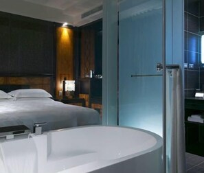 Deep soaking bathtub - Hotel Xinshe Linsen (Taipei)