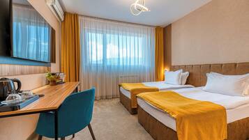 Single Room | In-room safe, desk, soundproofing, iron/ironing board (on request)