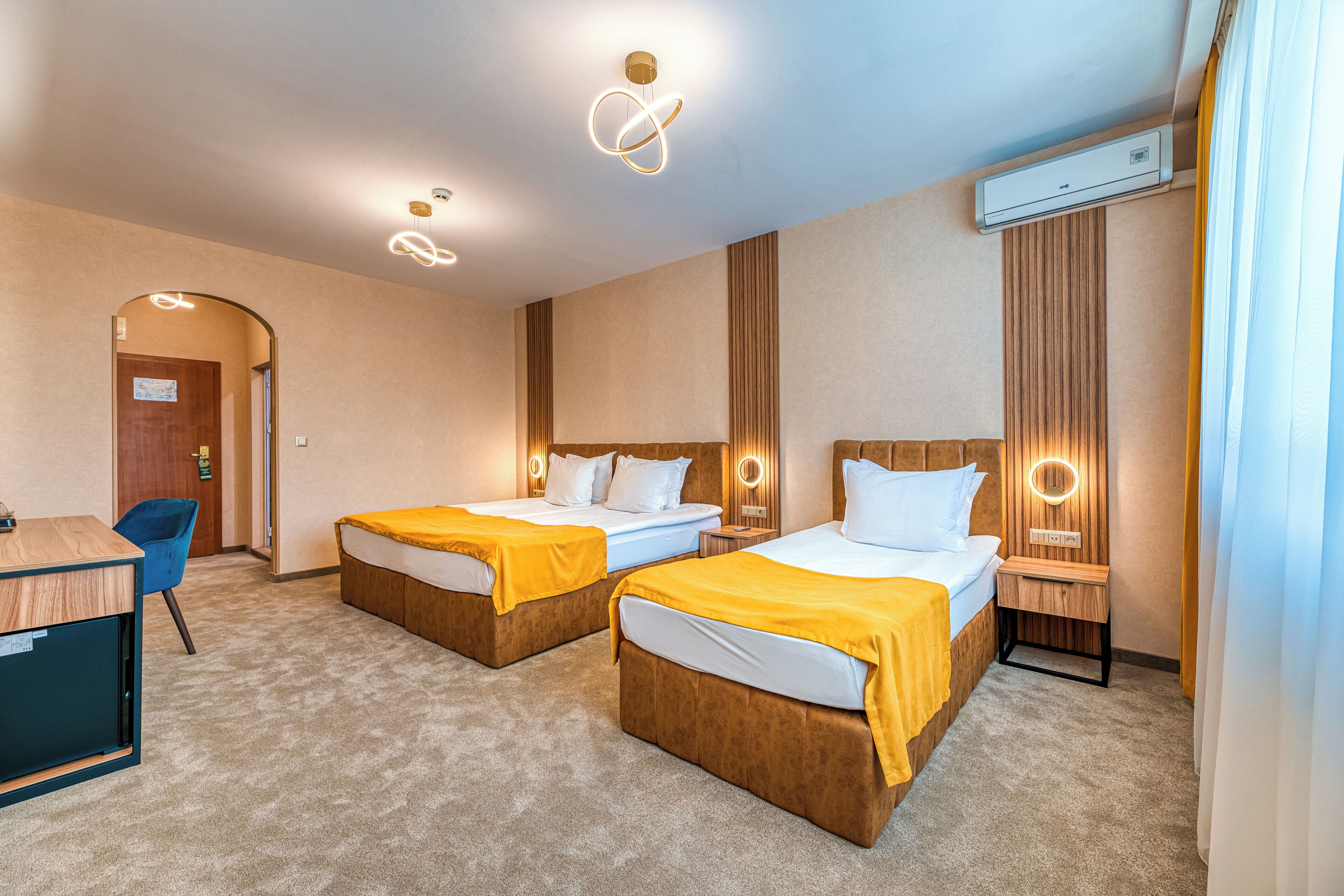 Kamar Triple | Brankas, meja kerja, kedap suara, dan setrika/meja setrika