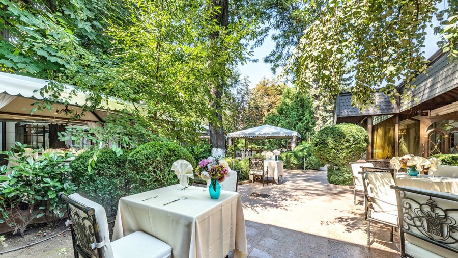 Montecito Hotel