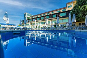 Seasonal outdoor pool - Montecito Hotel (Sofia)