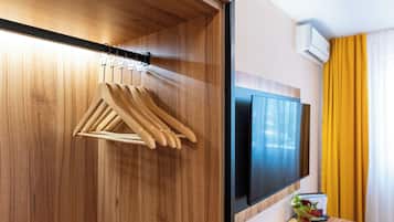 Chambre Simple | Coffres-forts dans les chambres, bureau, chambres insonorisées