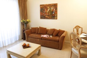 Superior Apartment | Living room | 32-inch flat-screen TV with cable channels, TV - Alta Piazza Casa di Appartamenti (Buenos Aires)