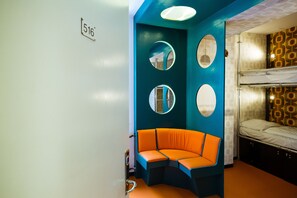 One Bed in a Six Bed Mixed Dorm With Shared Bathroom | Tabla de planchar con plancha, wifi gratis, ropa de cama