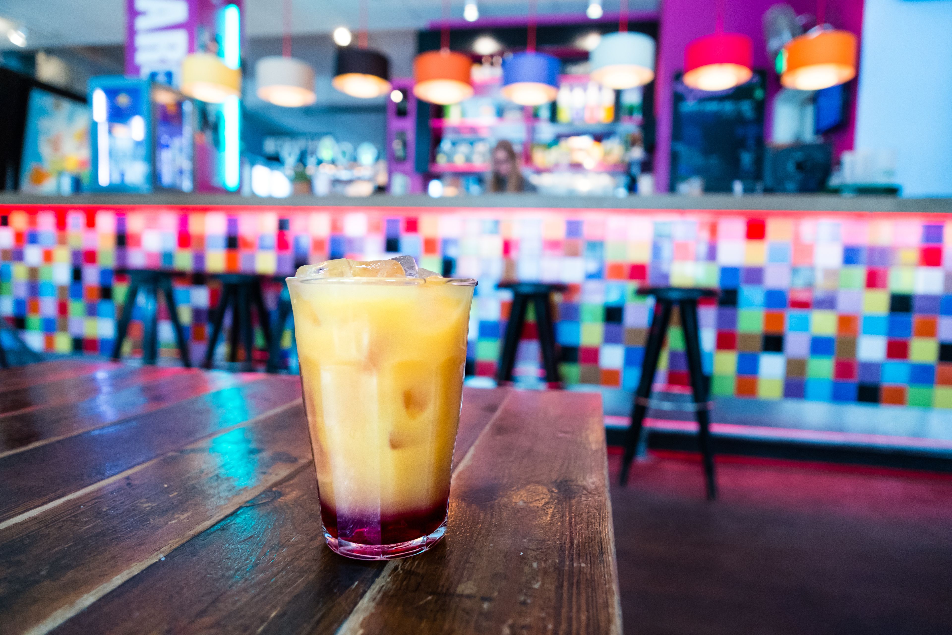 Serves breakfast, dinner, and happy hour