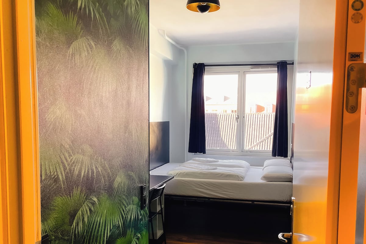 Iron/ironing board, free WiFi, bed sheets