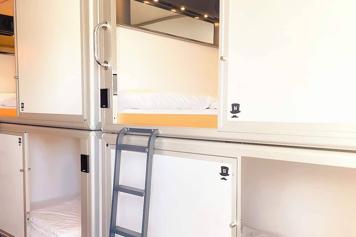 Lower Solo Capsule (For 1 Guest) | Área de sala de estar