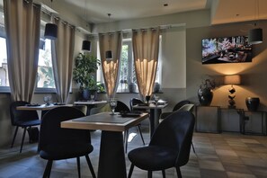 Daily buffet breakfast for a fee - Hotel Le Corderie (Trieste)