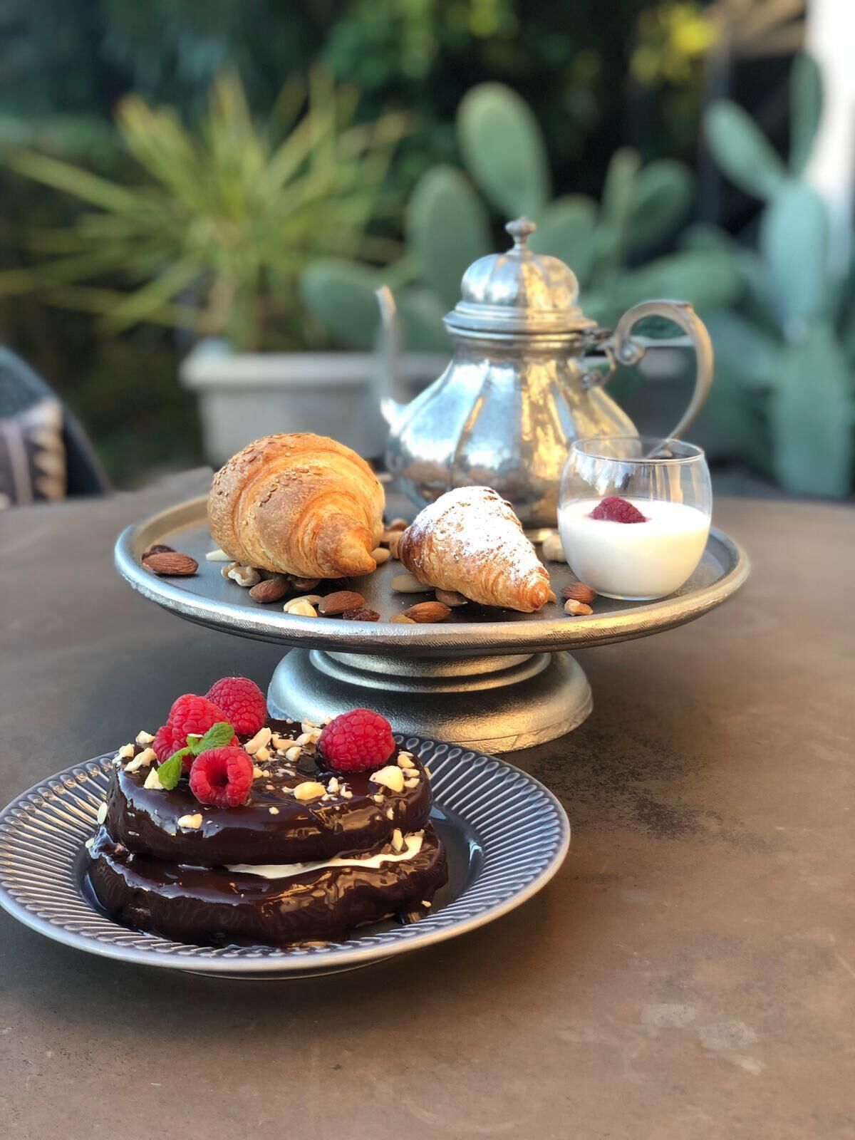 daily buffet breakfast (eur 10 per person)