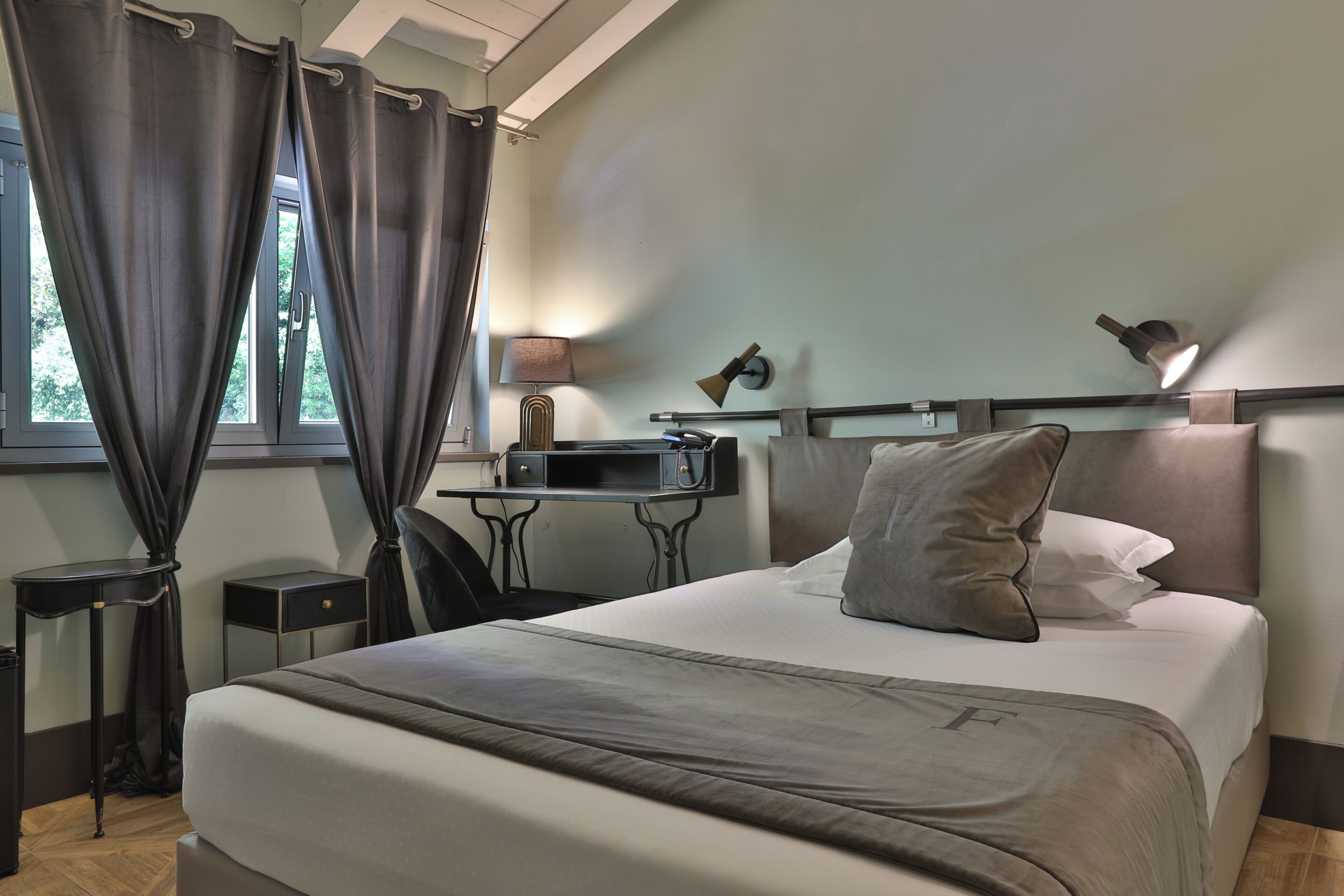 Single Room | Hypo-allergenic bedding, minibar, in-room safe, desk