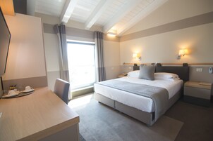 Ropa de cama hipoalergénica y minibar 