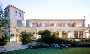 Fassade der Unterkunft – Abend/Nacht