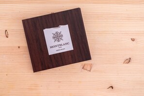 A dark wooden box with a label that reads 'MONTBLANC Sierra Nevada'.