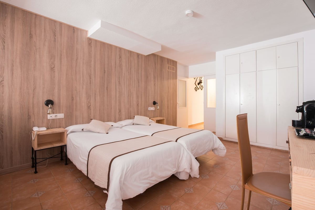 Desk, free WiFi, bed sheets
