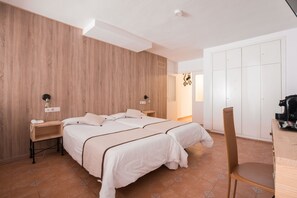 Desk, free WiFi, bed sheets - Hotel Mont Blanc (Monachil)