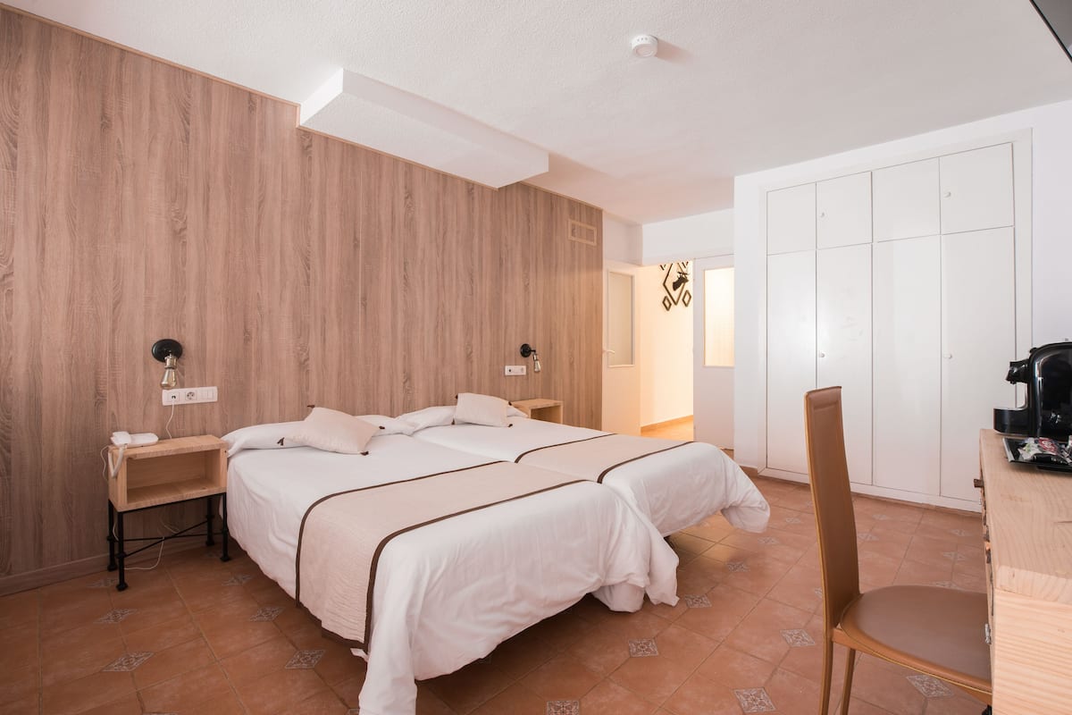 Desk, WiFi (free), bed sheets