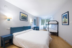 Quadruple Room (2 adults + 2 child) | Extra beds - Hostal El Ciervo (Monachil)