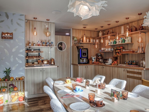 Daily buffet breakfast (EUR 16 per person)