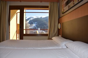 Caja de seguridad en la habitación, escritorio y cunas 