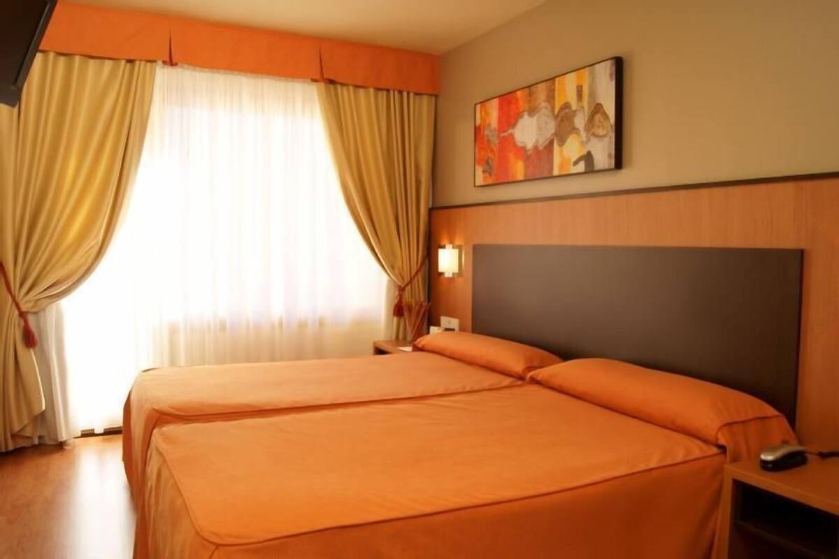 In-room safe, desk, cribs/infant beds