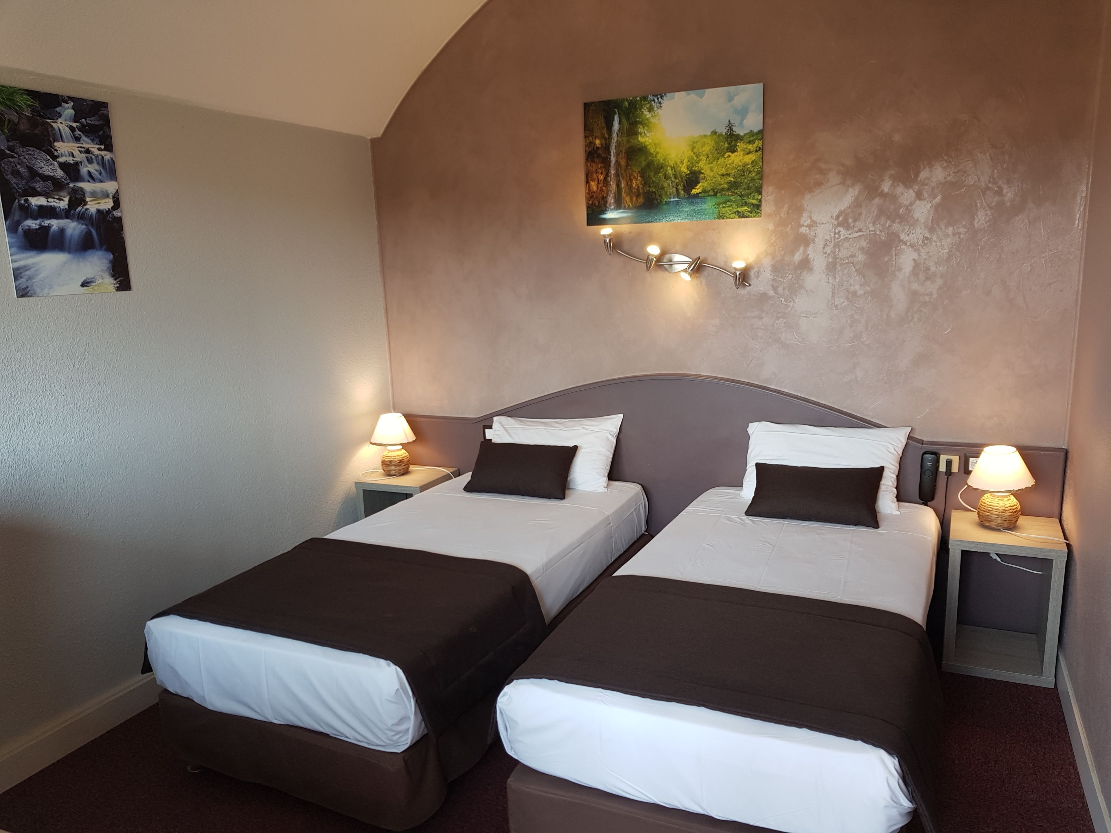 standard twin room | 1 bedroom, in-room safe, desk, free wifi