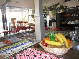 Daily buffet breakfast (EUR 15.20 per person)