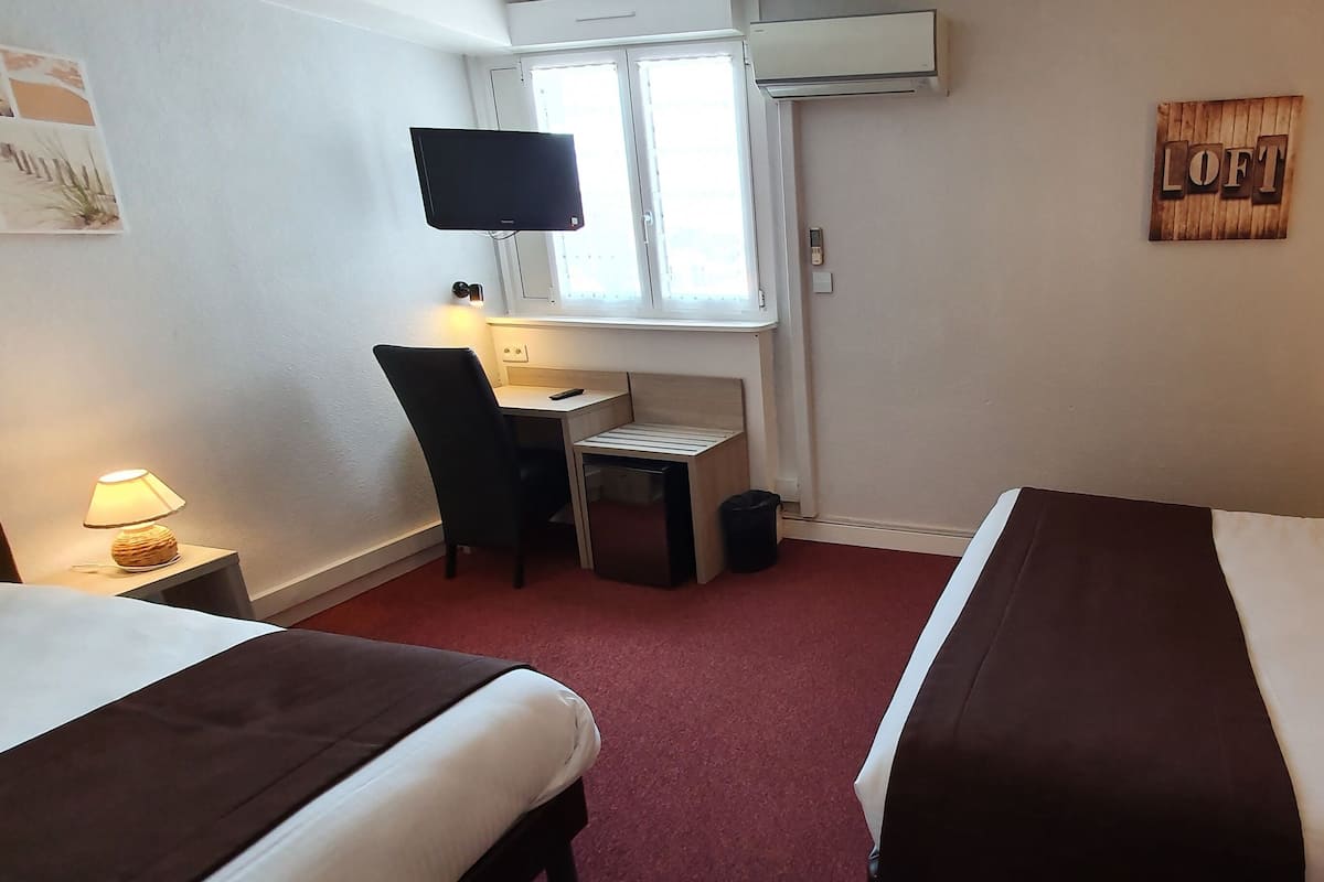 Standard Triple Room | In-room safe, desk, free WiFi, bed sheets