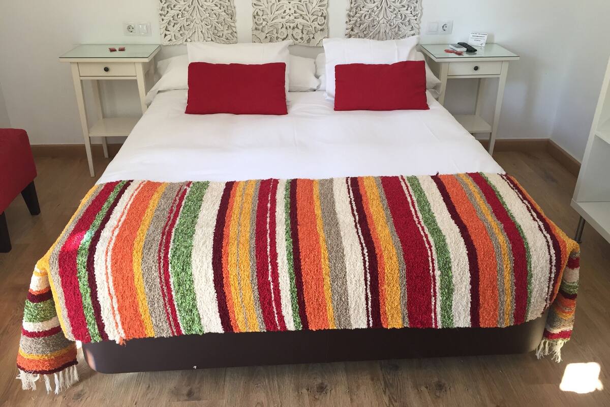 Double Room | Soundproofing, cribs/infant beds, rollaway beds (surcharge), WiFi (free)