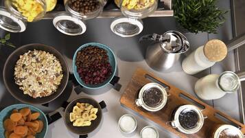 Daily buffet breakfast (HUF 4500 per person)